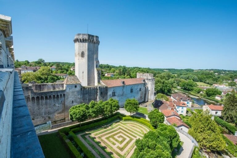 À voir ici et ailleurs Mairie de ChampagnacdeBélair